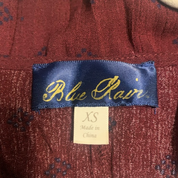 Cute thin flowy top! - Picture 2 of 2